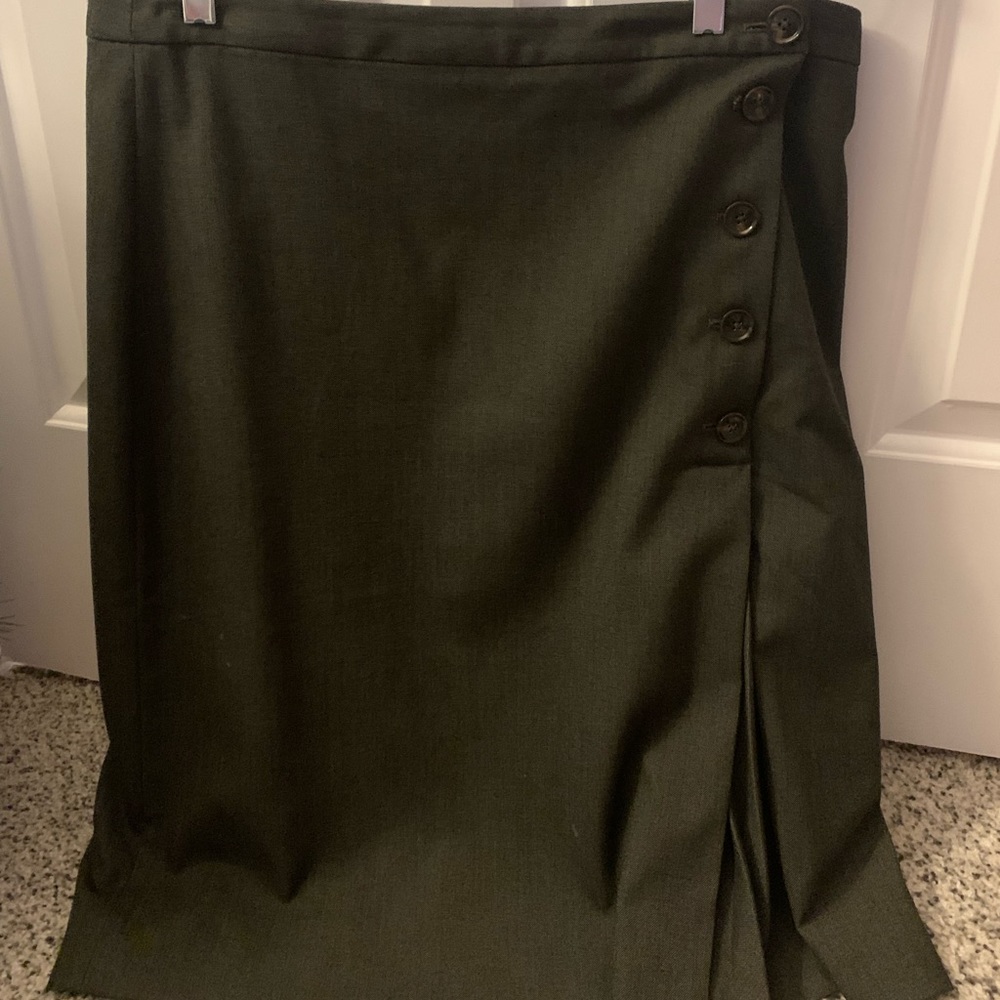 Banana republic knee length skirt. Size 14